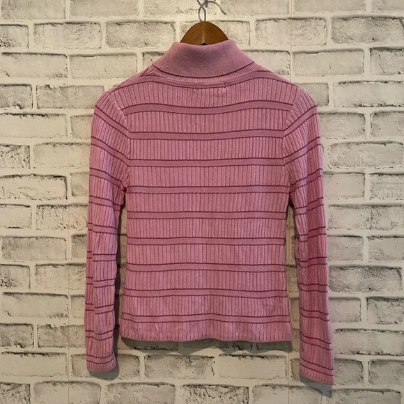 Women’s Urban Outfitters pink textured turtleneck sweater Medium - Picture 2 of 5